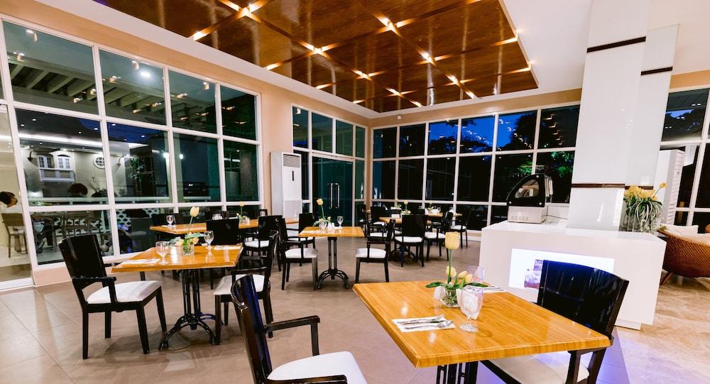 Sotogrande Hotel&Resort Lapu-Lapu City Exteriör bild