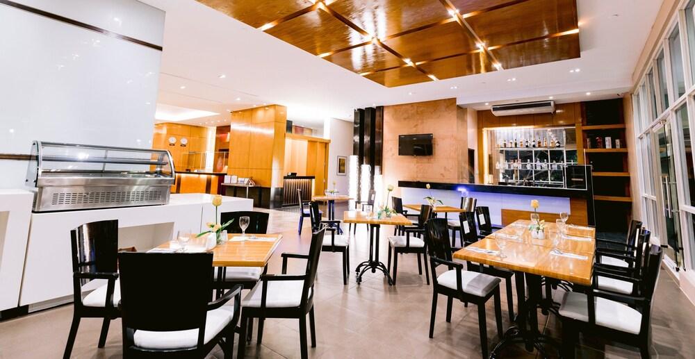 Sotogrande Hotel&Resort Lapu-Lapu City Exteriör bild
