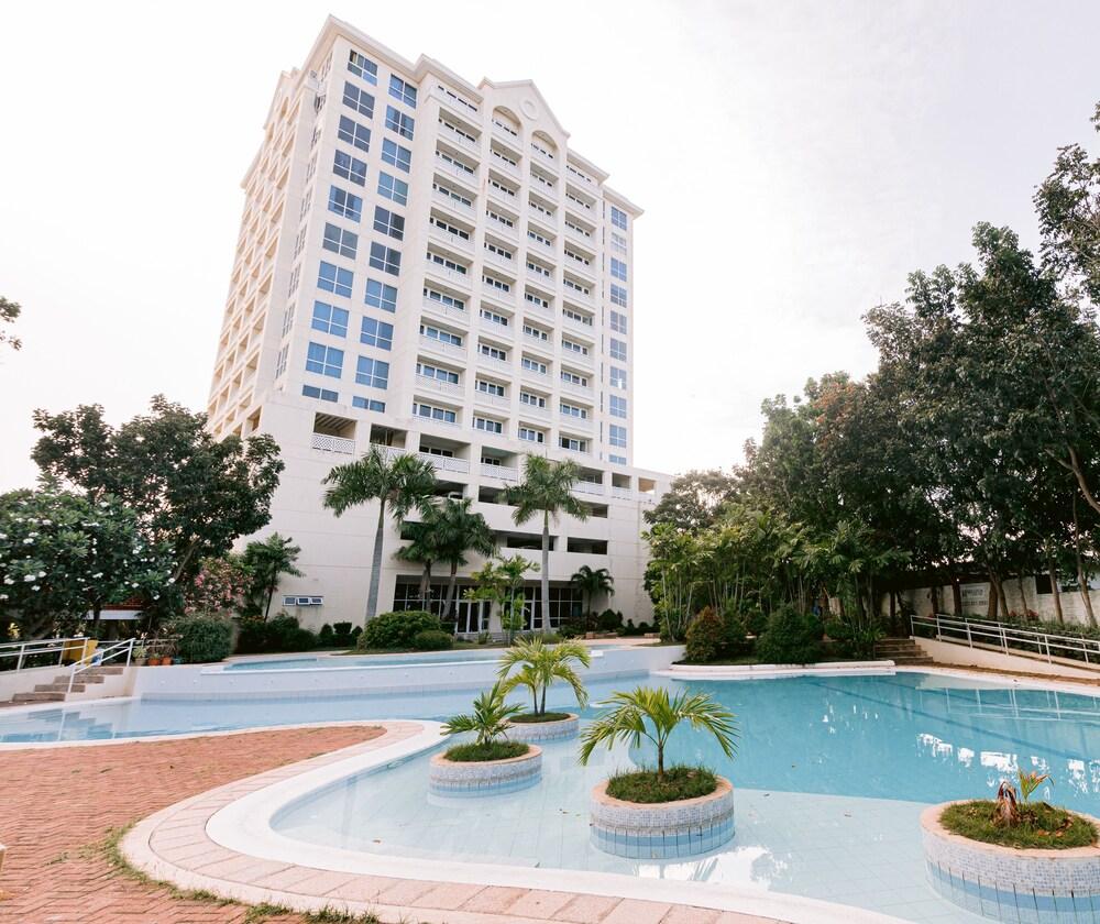 Sotogrande Hotel&Resort Lapu-Lapu City Exteriör bild
